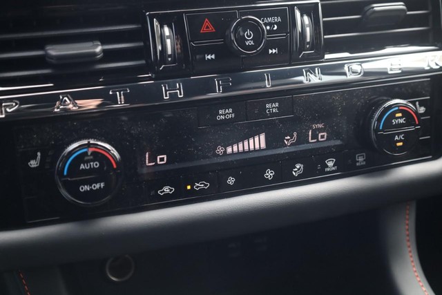 Nissan Pathfinder Vehicle Image 16