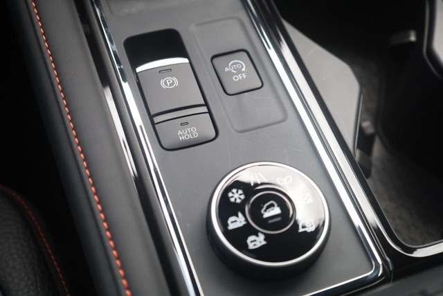 Nissan Pathfinder Vehicle Image 18
