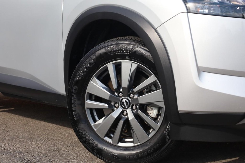 Nissan Pathfinder Vehicle Image 03