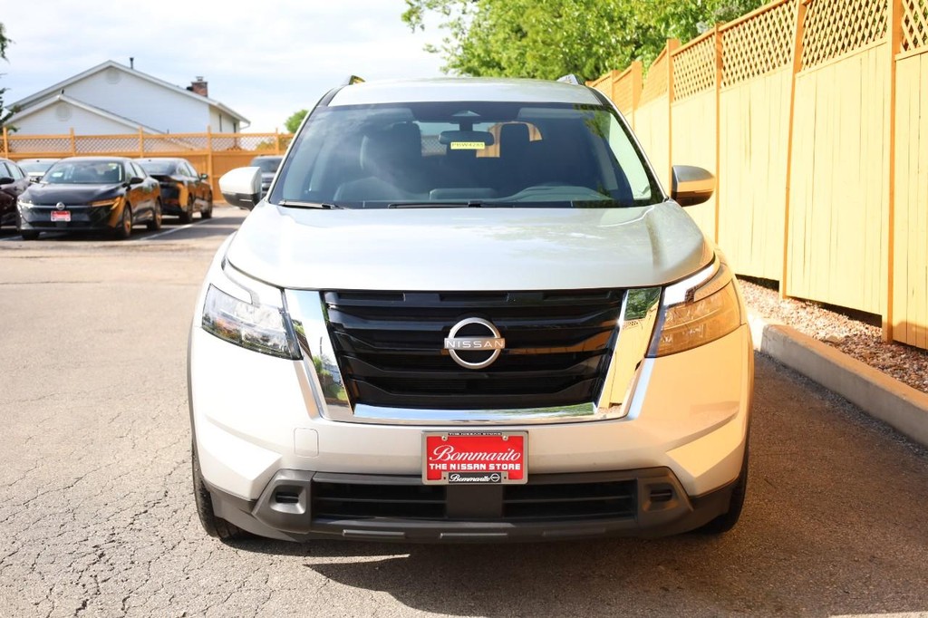 Nissan Pathfinder Vehicle Image 04