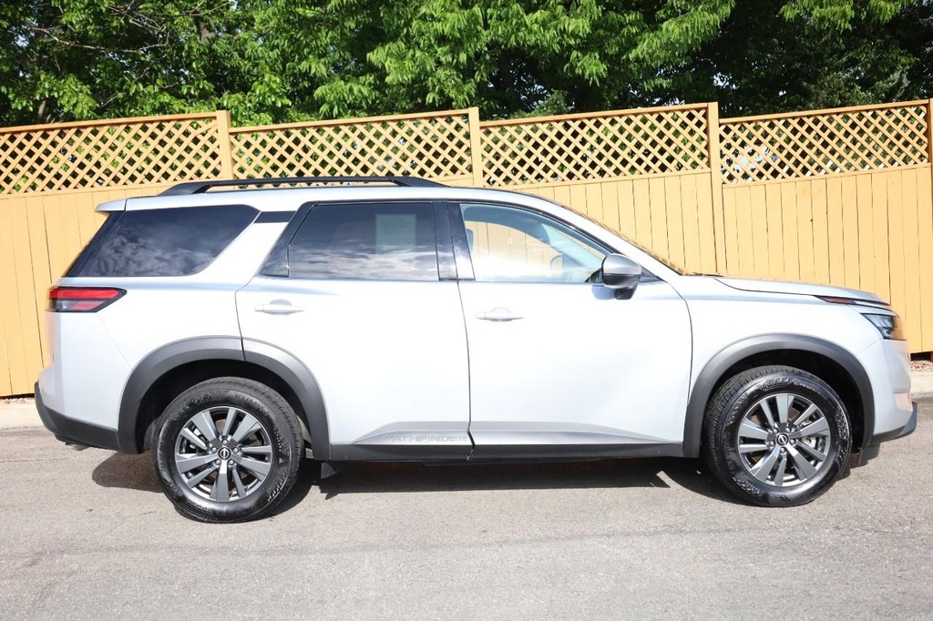 Nissan Pathfinder Vehicle Image 05