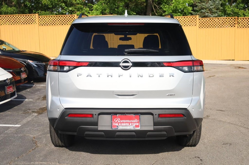 Nissan Pathfinder Vehicle Image 06
