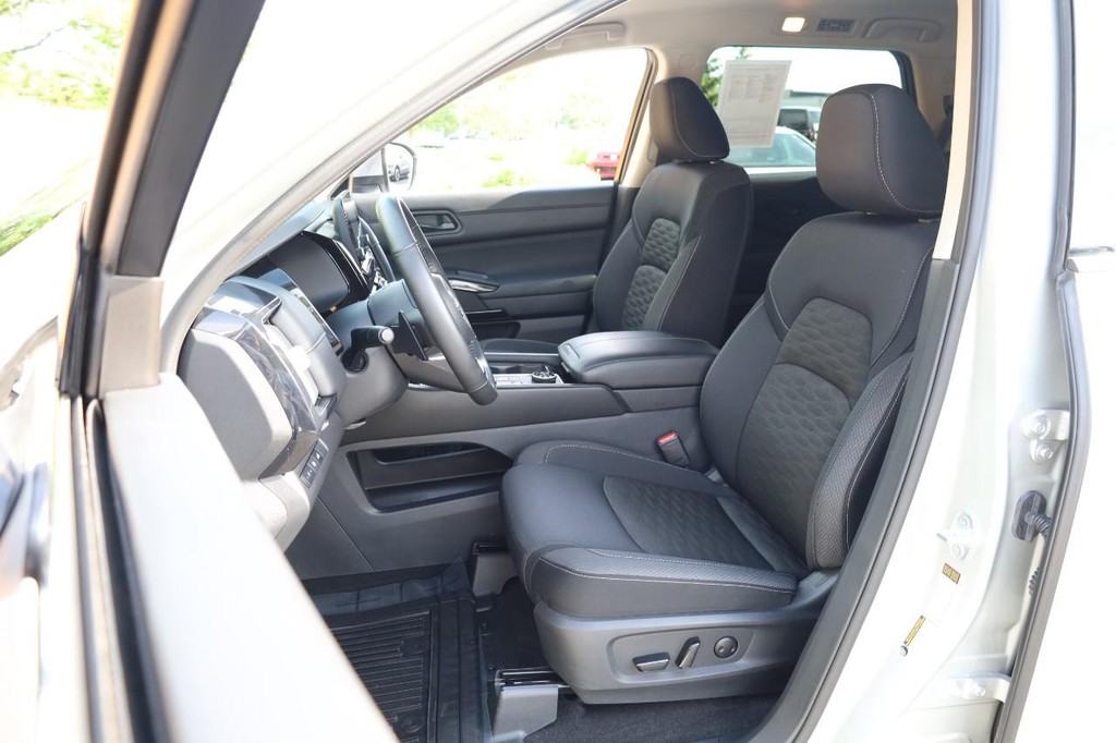 Nissan Pathfinder Vehicle Image 10