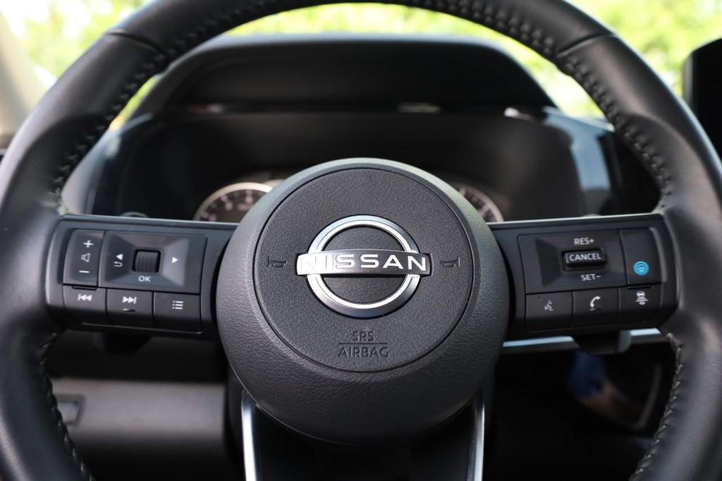 Nissan Pathfinder Vehicle Image 11