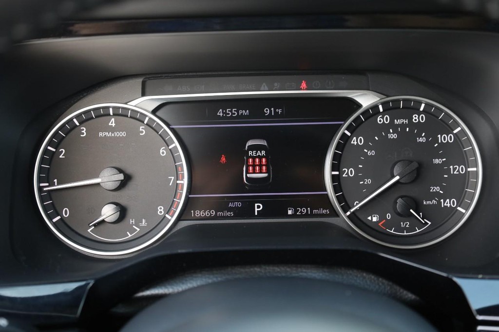 Nissan Pathfinder Vehicle Image 12
