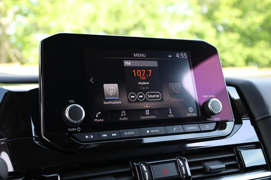 Nissan Pathfinder Vehicle Image 13