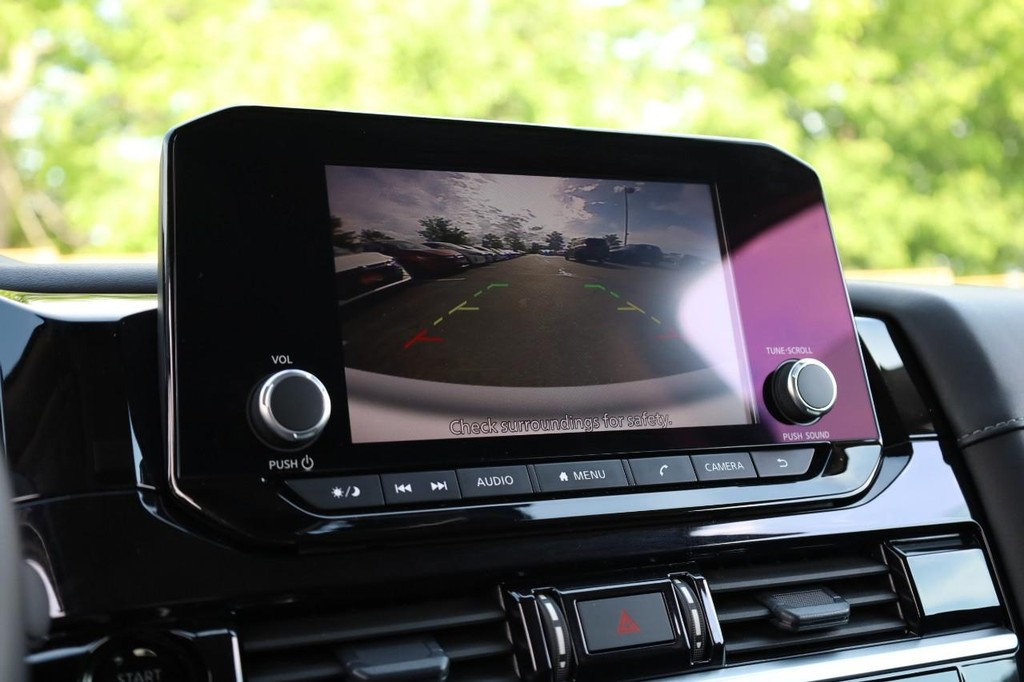 Nissan Pathfinder Vehicle Image 14