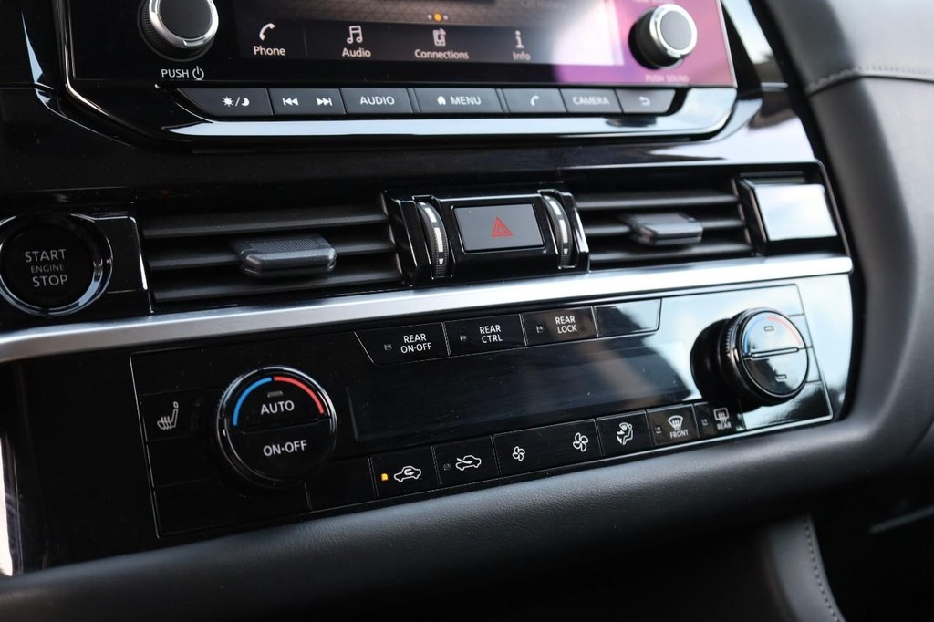 Nissan Pathfinder Vehicle Image 15