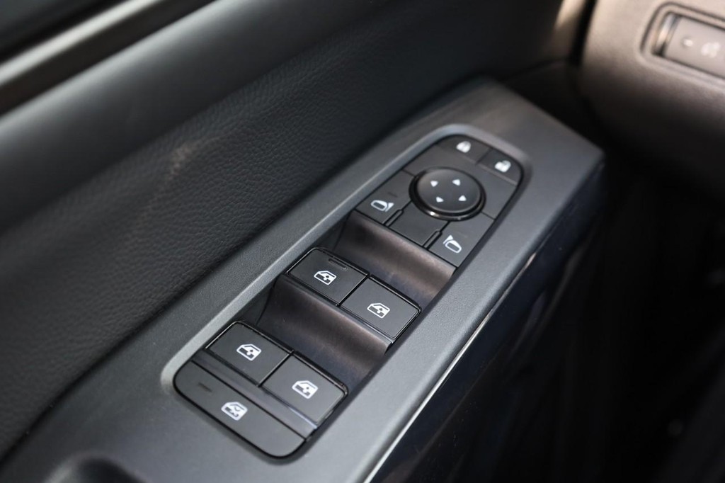 Nissan Pathfinder Vehicle Image 19
