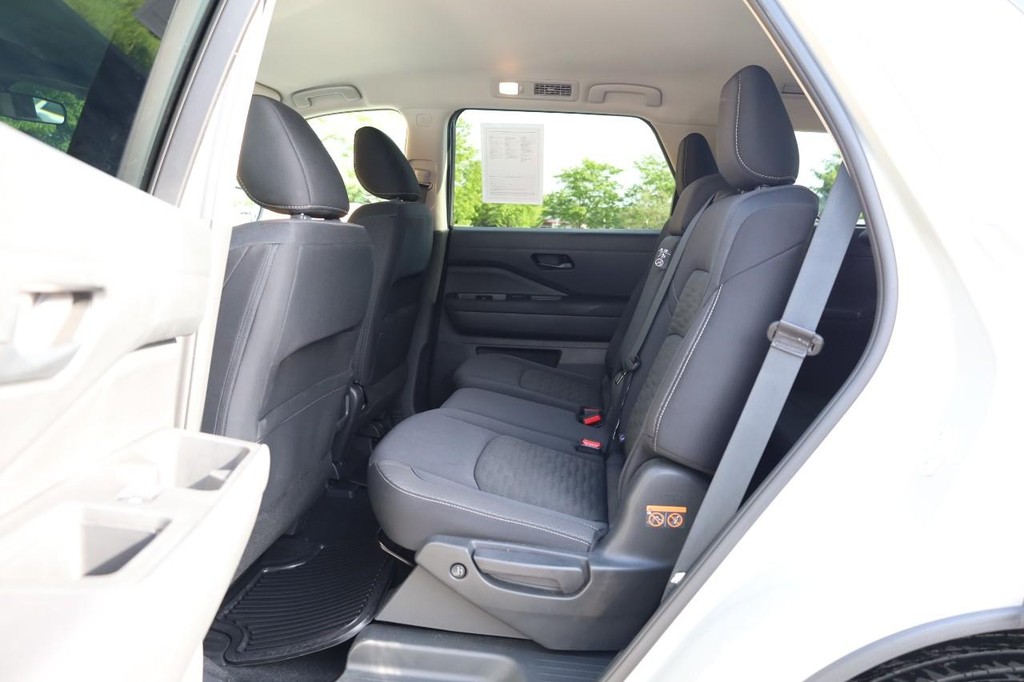 Nissan Pathfinder Vehicle Image 22
