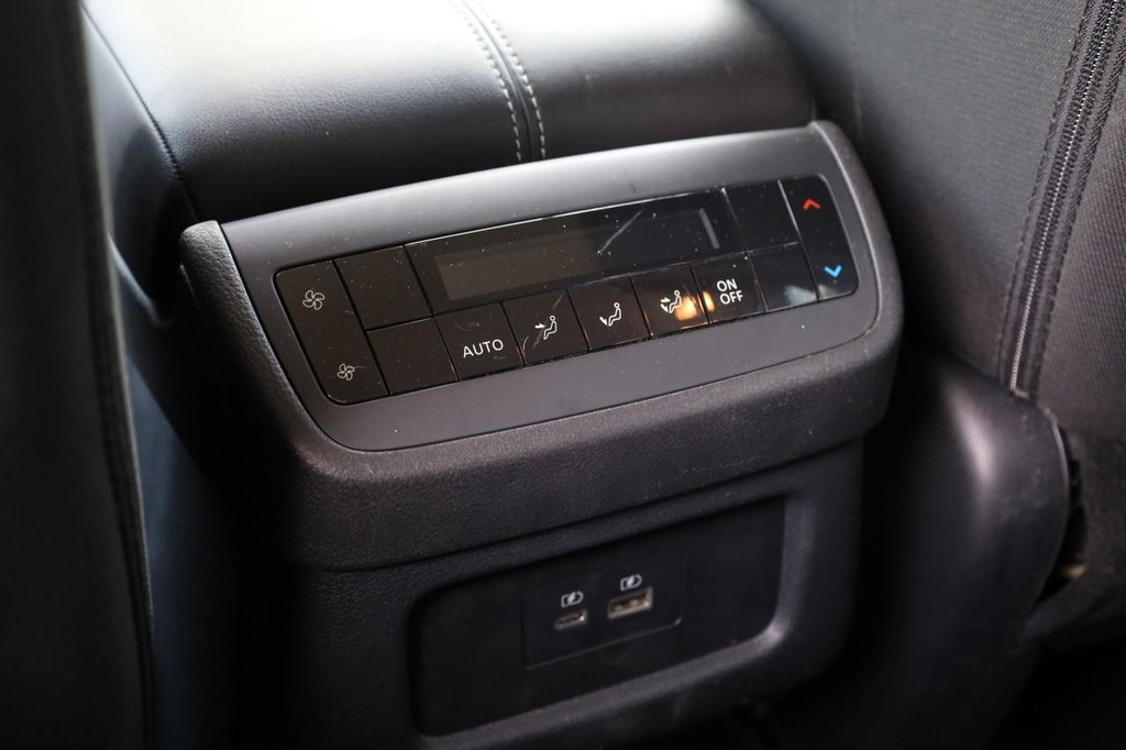Nissan Pathfinder Vehicle Image 23