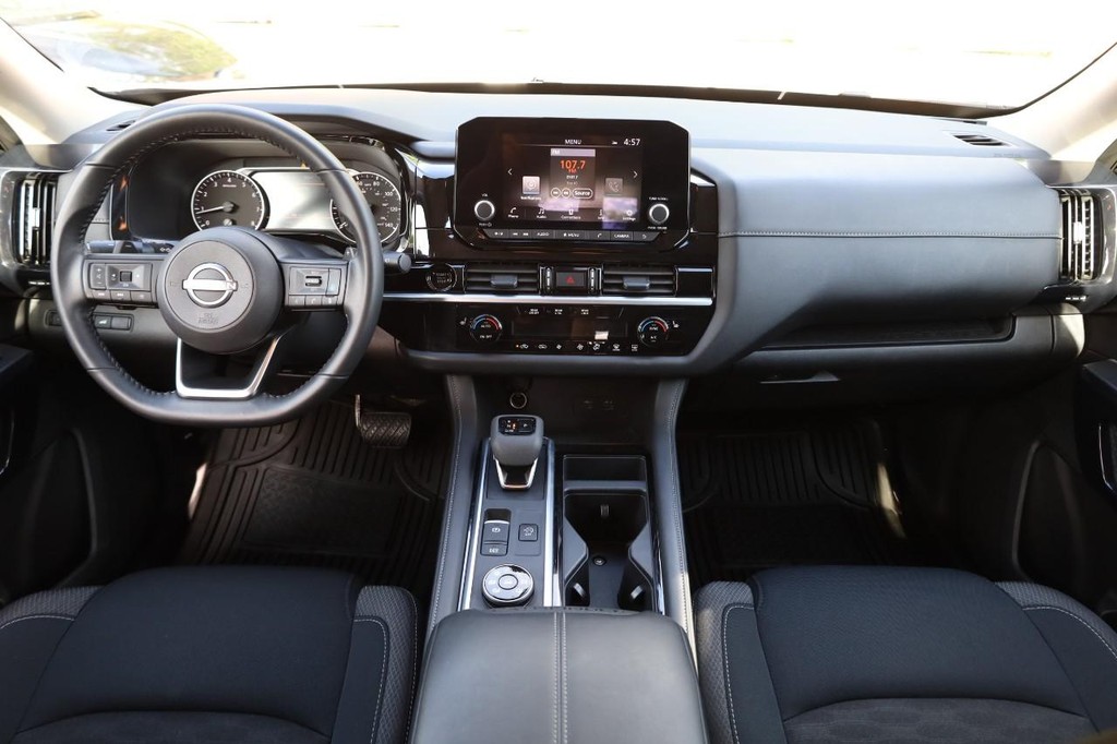 Nissan Pathfinder Vehicle Image 24