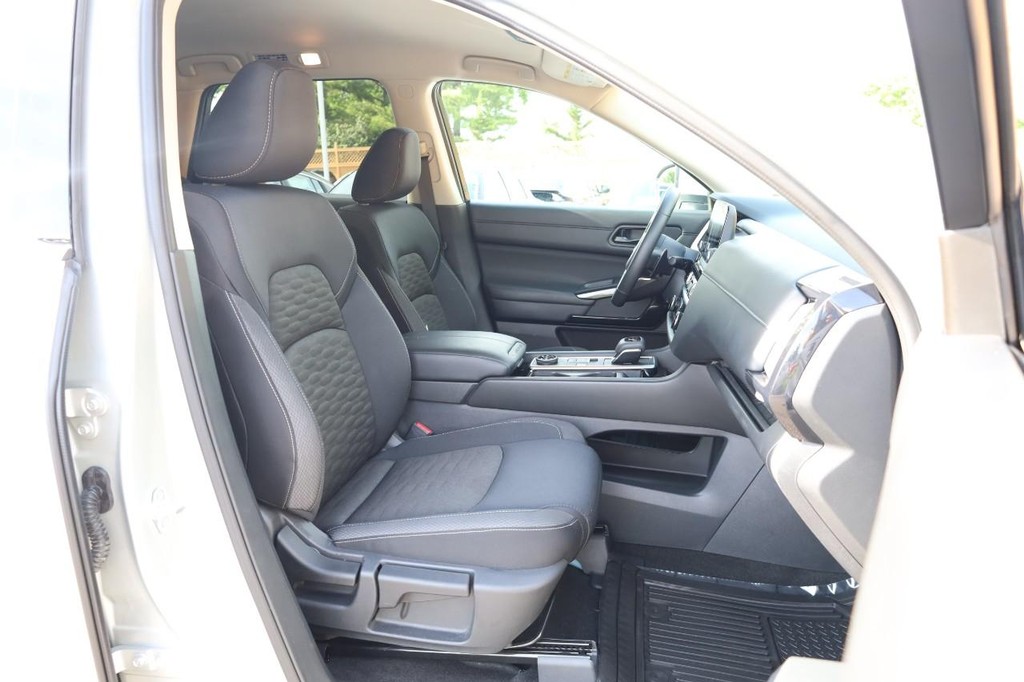 Nissan Pathfinder Vehicle Image 27
