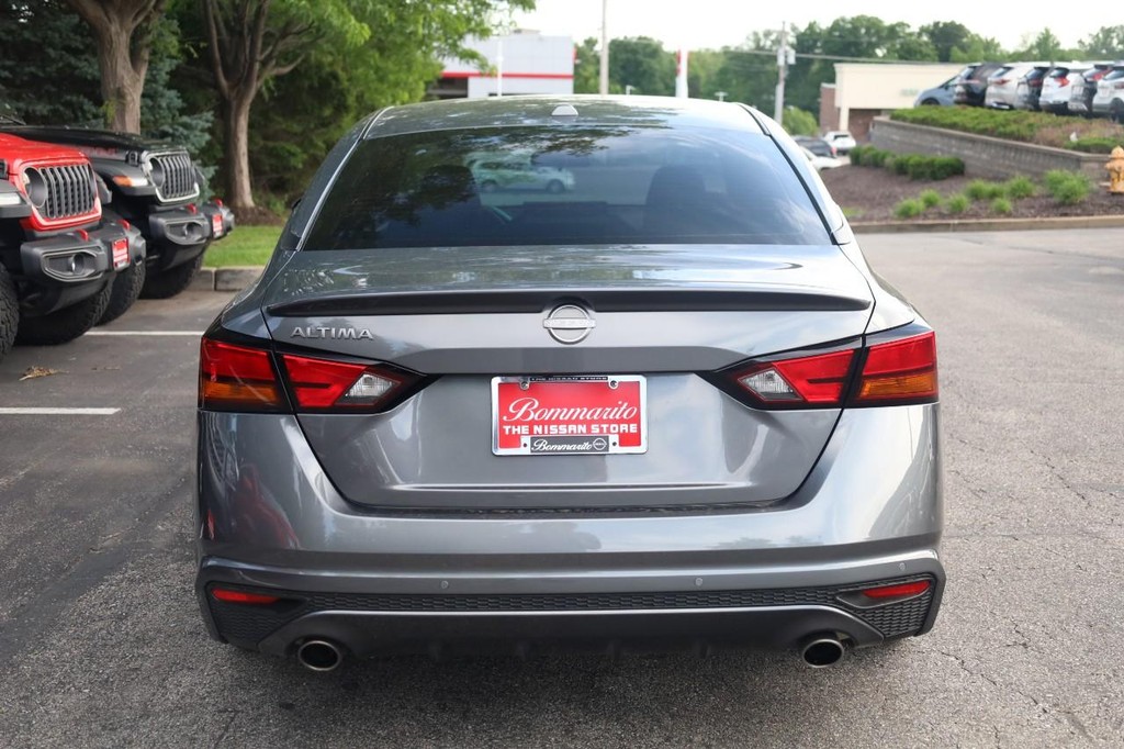Nissan Altima Vehicle Image 06