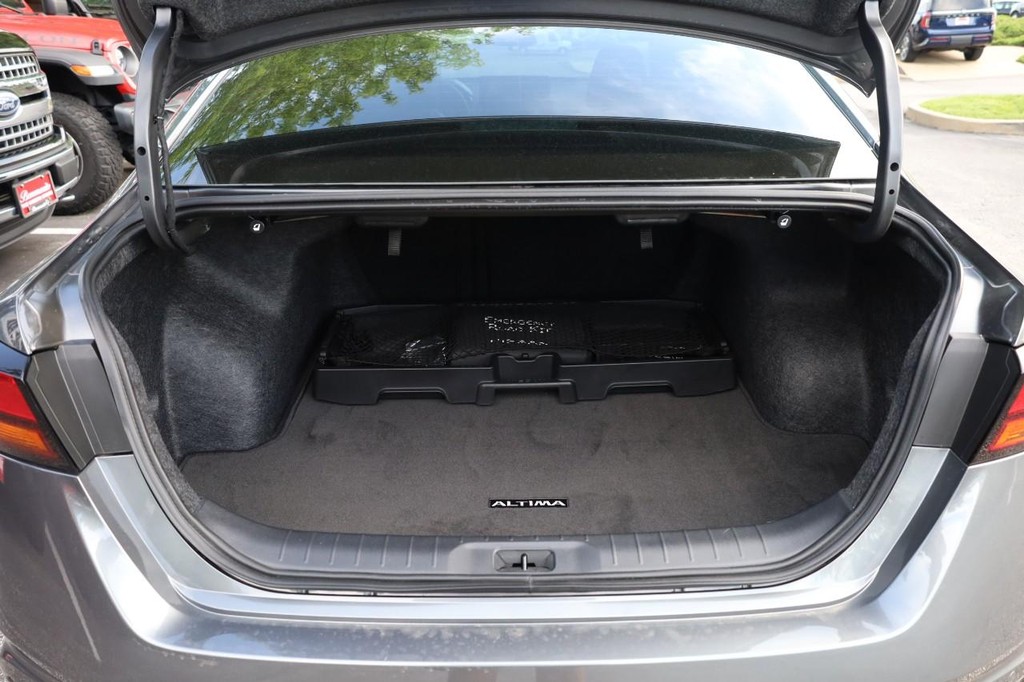 Nissan Altima Vehicle Image 07