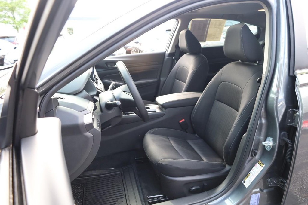 Nissan Altima Vehicle Image 08