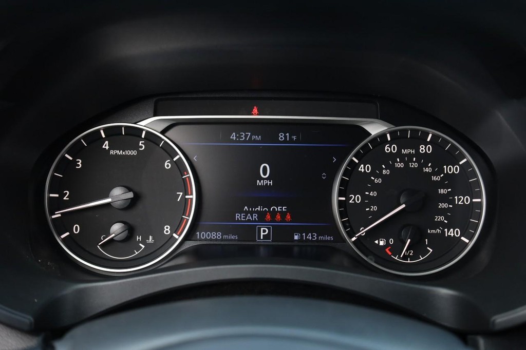 Nissan Altima Vehicle Image 11