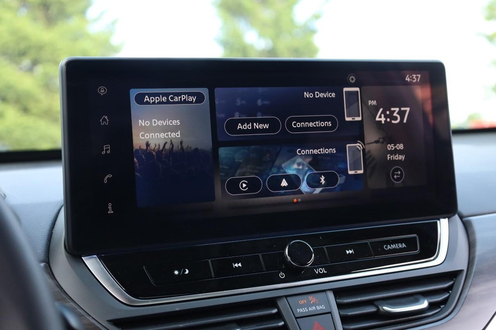 Nissan Altima Vehicle Image 12