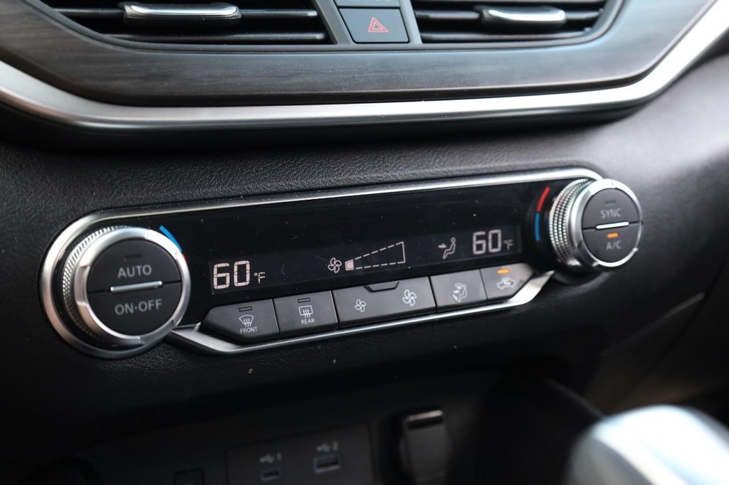 Nissan Altima Vehicle Image 14