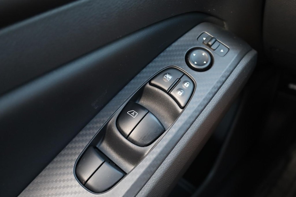 Nissan Altima Vehicle Image 18
