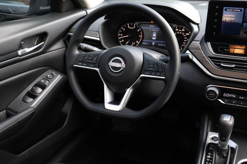Nissan Altima Vehicle Image 23