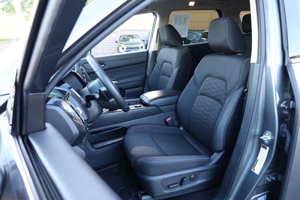 Nissan Pathfinder Vehicle Image 08