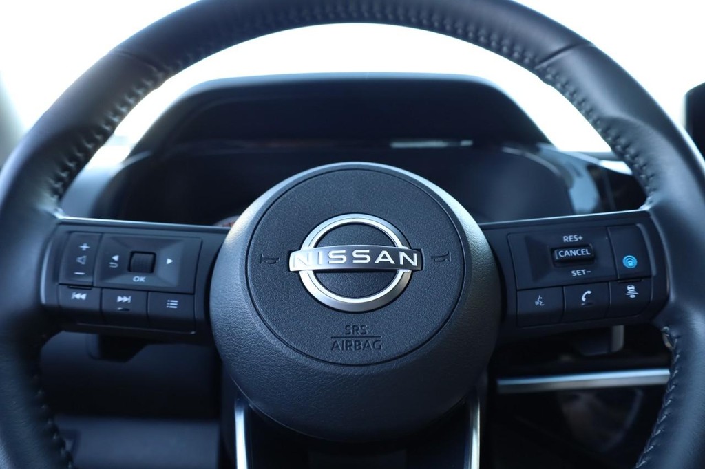 Nissan Pathfinder Vehicle Image 09