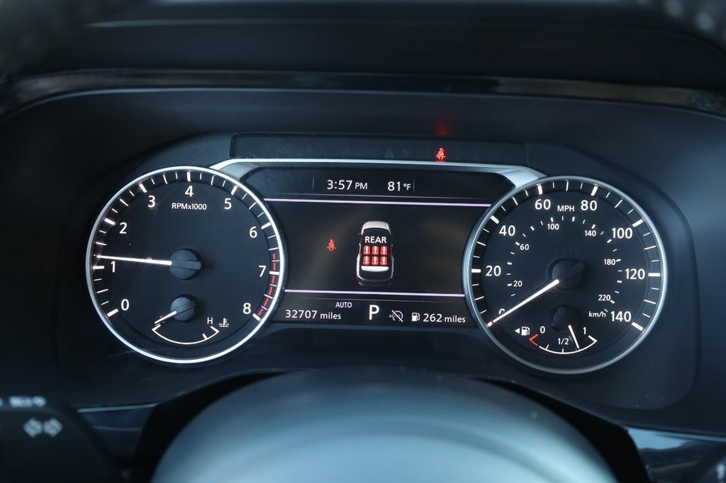 Nissan Pathfinder Vehicle Image 10