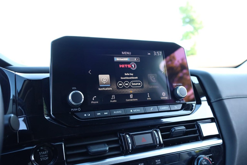 Nissan Pathfinder Vehicle Image 11
