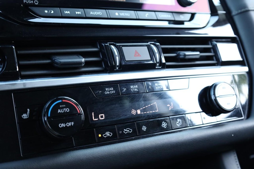 Nissan Pathfinder Vehicle Image 13