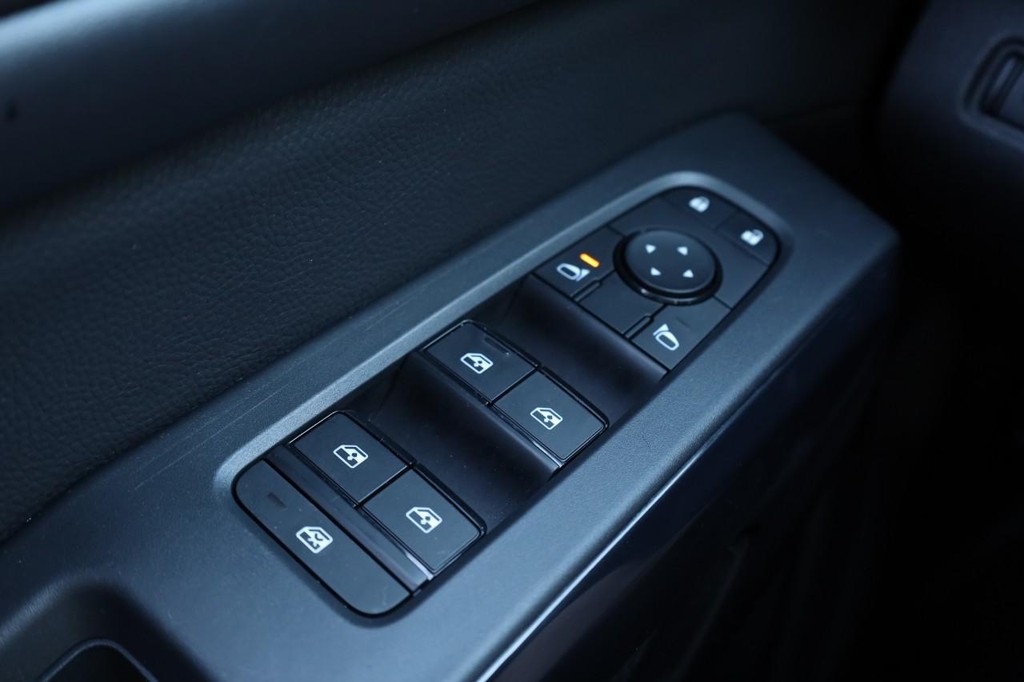 Nissan Pathfinder Vehicle Image 17