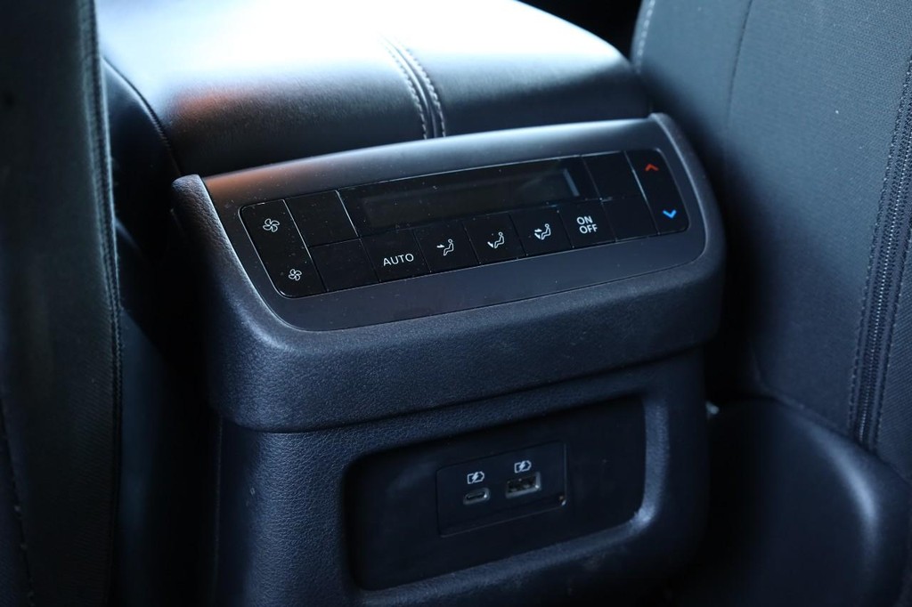 Nissan Pathfinder Vehicle Image 21
