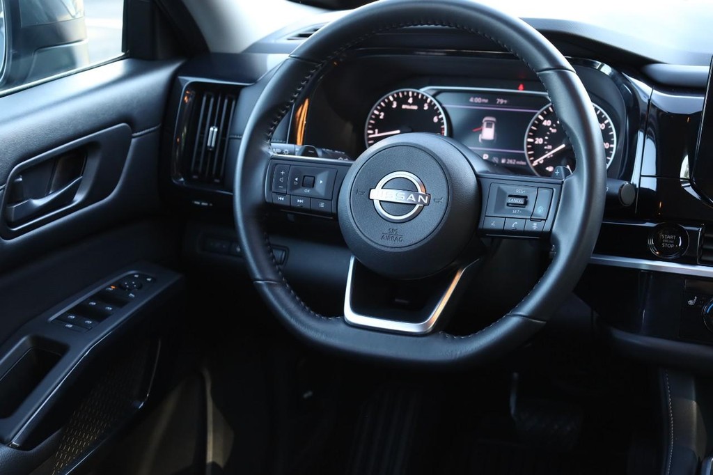 Nissan Pathfinder Vehicle Image 23