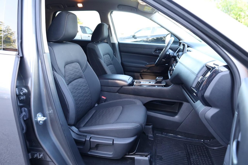Nissan Pathfinder Vehicle Image 25