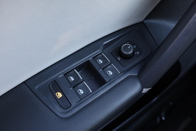 Volkswagen Tiguan Vehicle Image 19