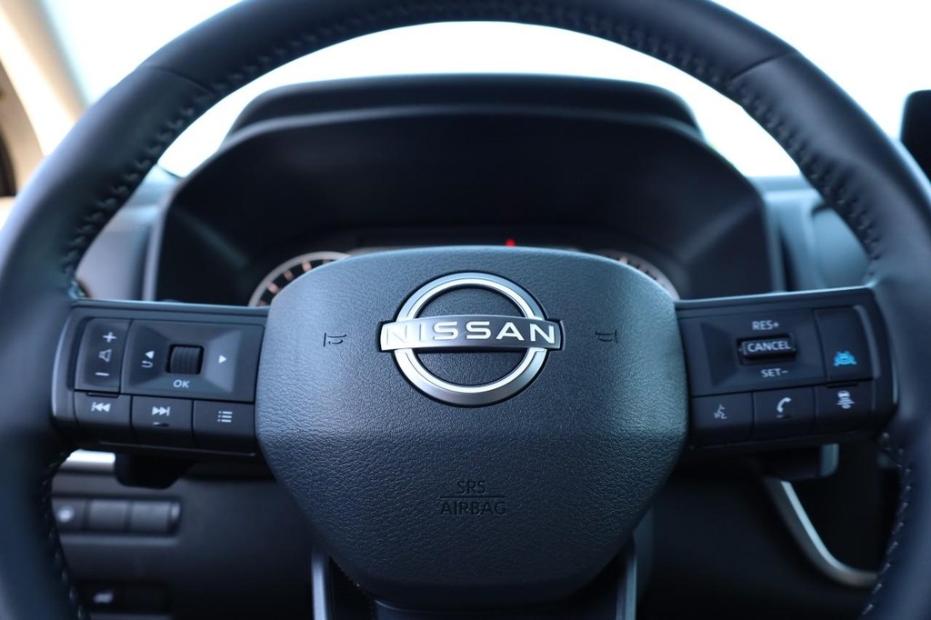 Nissan Rogue Vehicle Image 09