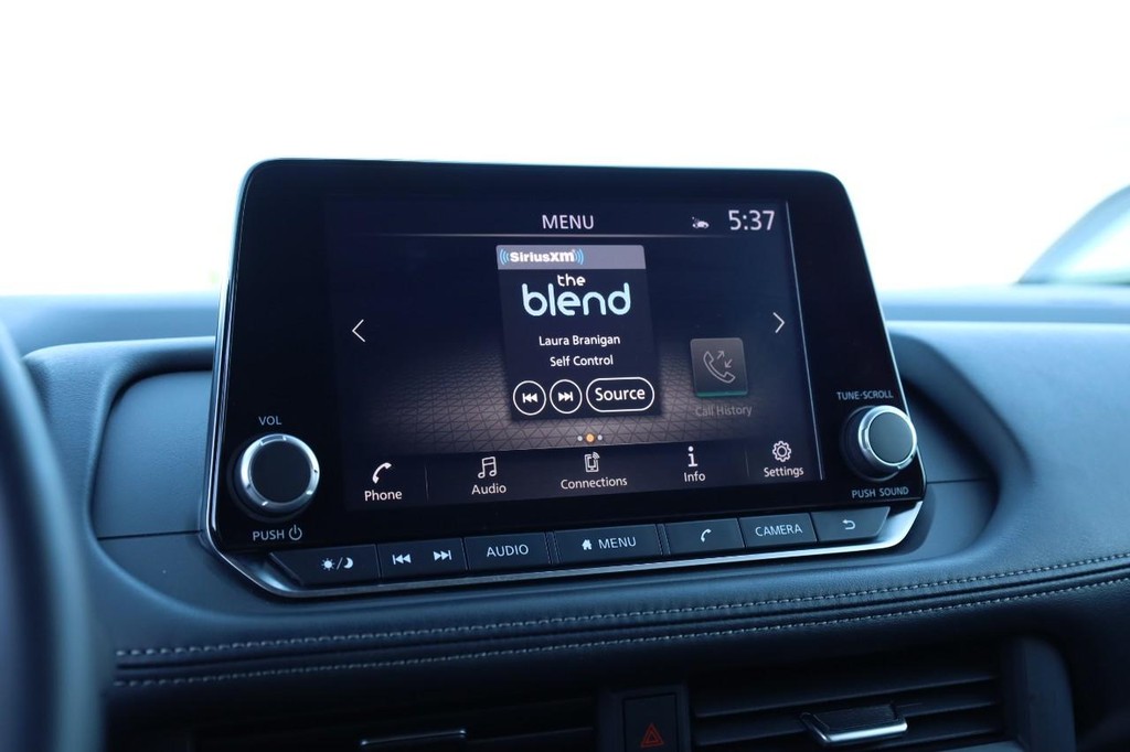 Nissan Rogue Vehicle Image 11