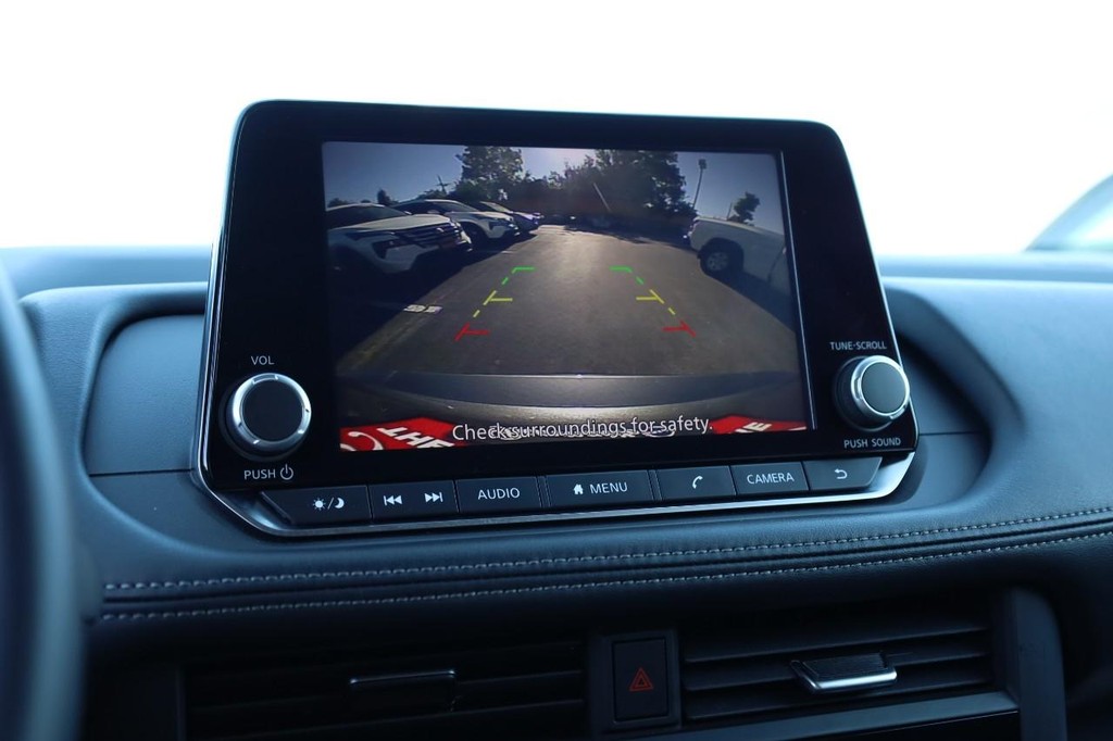Nissan Rogue Vehicle Image 12