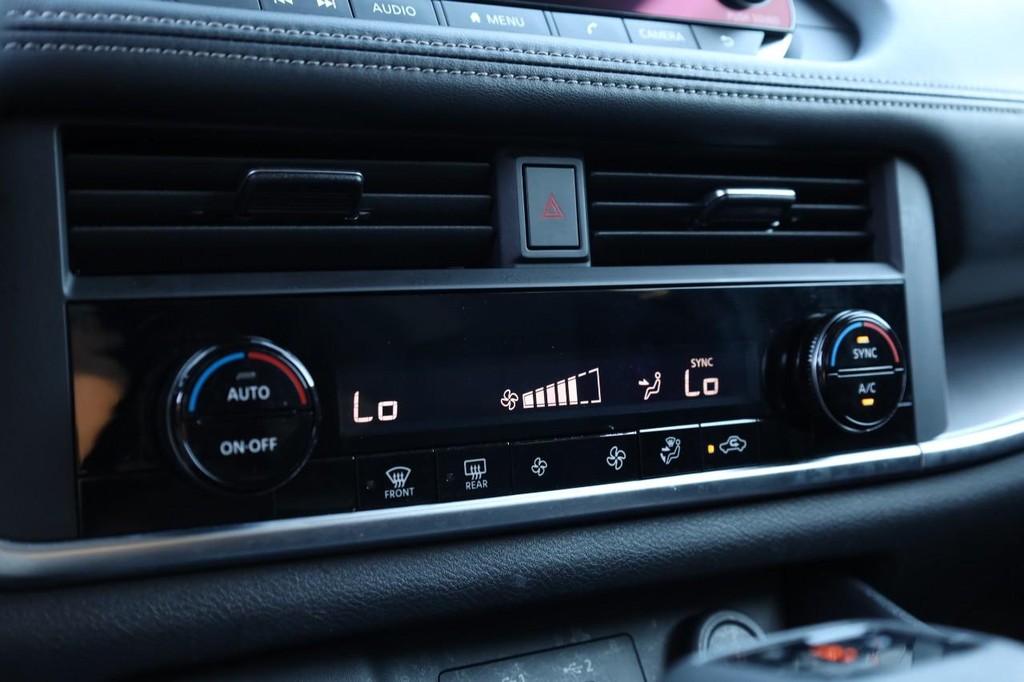 Nissan Rogue Vehicle Image 13