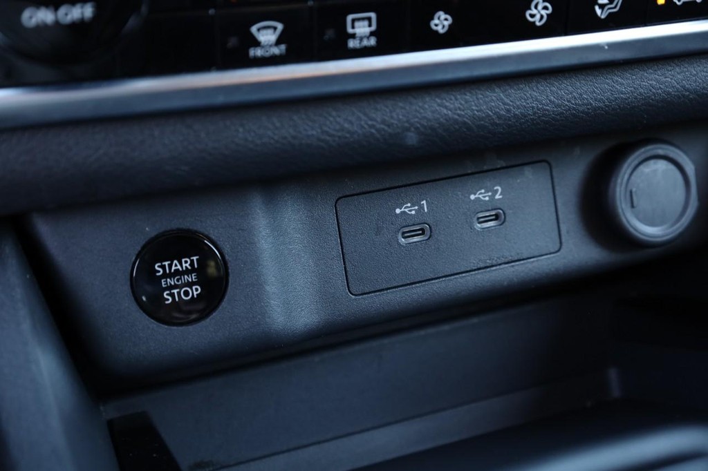 Nissan Rogue Vehicle Image 14