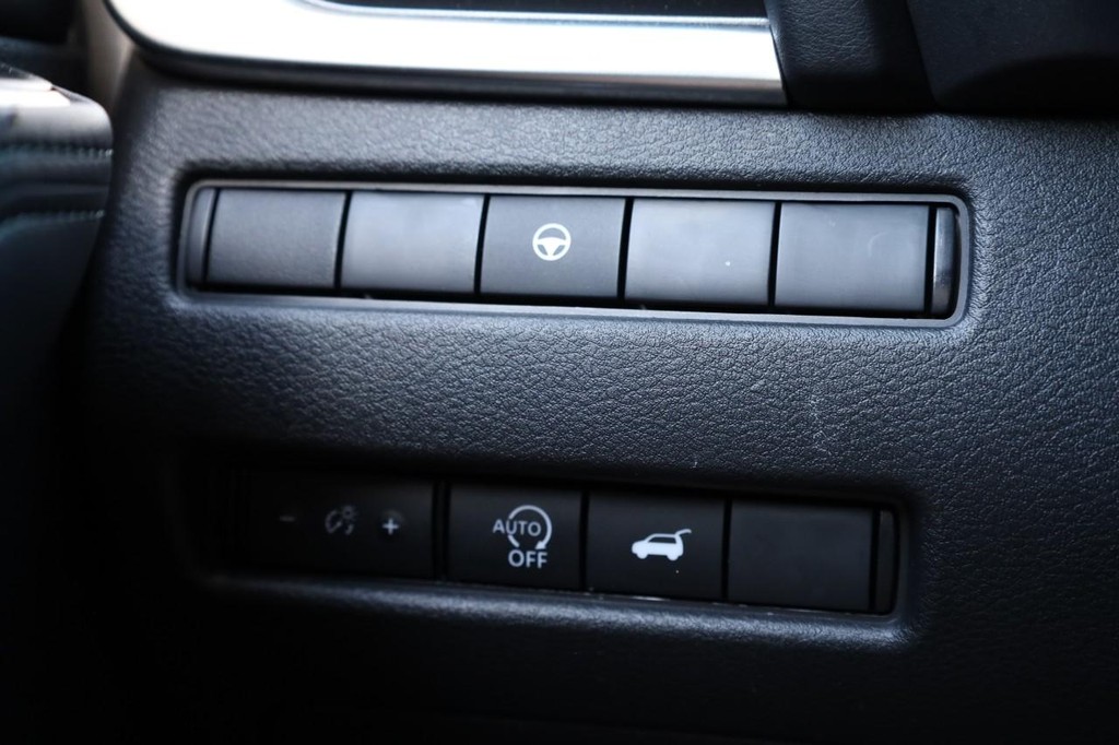 Nissan Rogue Vehicle Image 18
