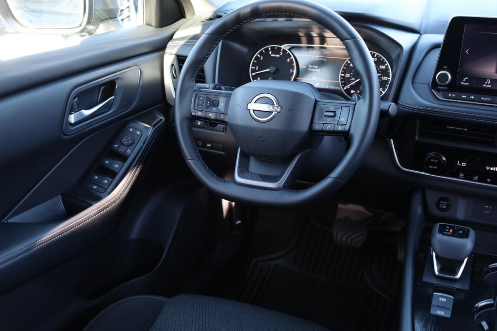 Nissan Rogue Vehicle Image 23