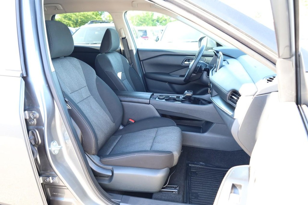 Nissan Rogue Vehicle Image 24