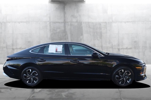 Hyundai Sonata Vehicle Image 05