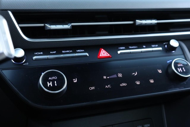 Hyundai Sonata Vehicle Image 14