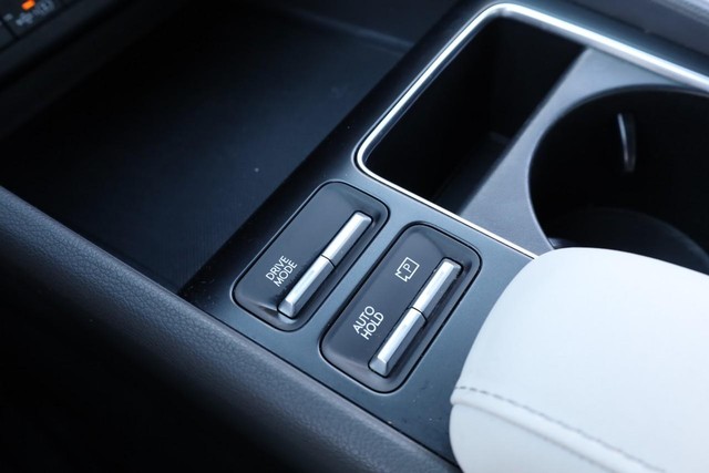 Hyundai Sonata Vehicle Image 16