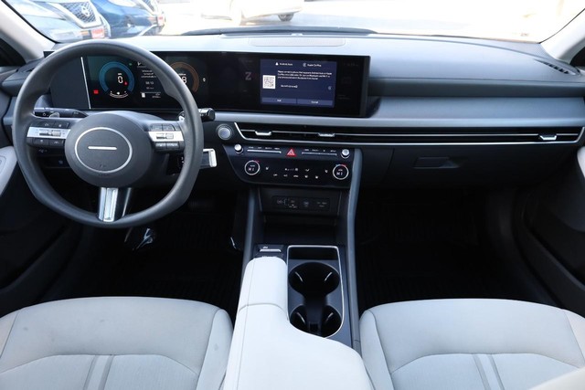 Hyundai Sonata Vehicle Image 22