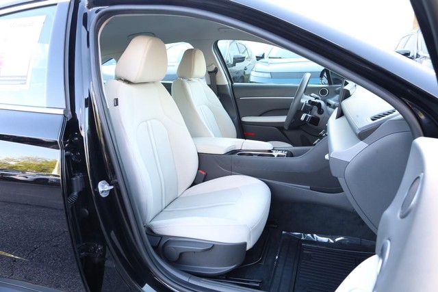 Hyundai Sonata Vehicle Image 24