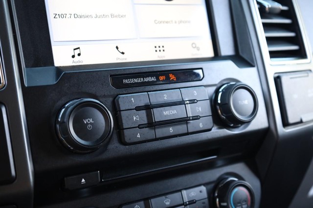 Ford F-150 Vehicle Full-screen Gallery Image 13