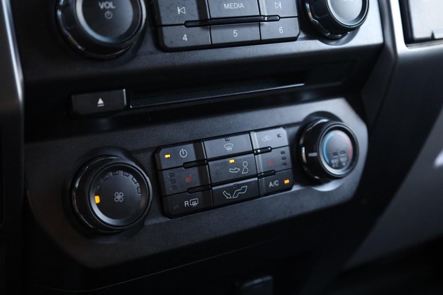 Ford F-150 Vehicle Full-screen Gallery Image 14
